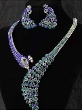 NWT Purple & Green Crystal Peacock Necklace and Earrings Set